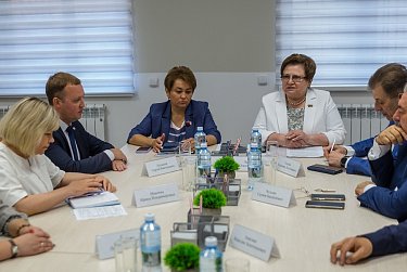 Депутаты обсудили проблему кадров и возможности кадрового центра